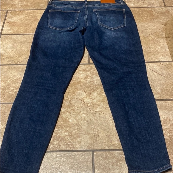 Lucky Brand Ava Mid Rise Size 8 Jeans with Rich Indigo Finish - Picture 2 of 11